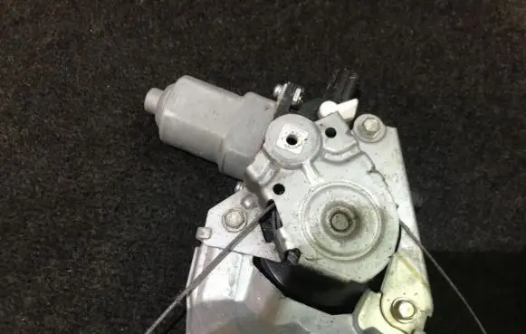 Honda Jazz Front door window regulator motor 104050