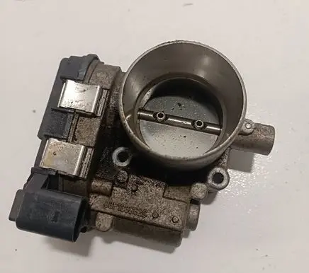 Volkswagen Golf VII Throttle valve 03F133062C