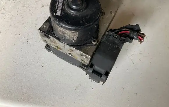 Volvo S60 ABS Pump 8671223 8671224 10092504033