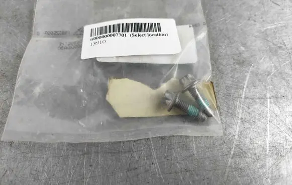 Mercedes-Benz S W222 Nuts/bolts n000000007701