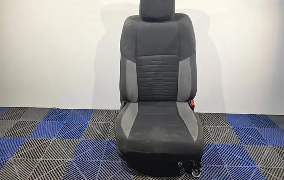 Toyota Auris E180 Front passenger seat 