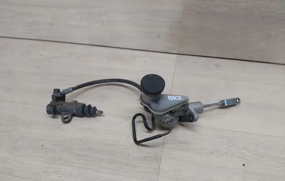 Toyota GT 86 Clutch slave cylinder 