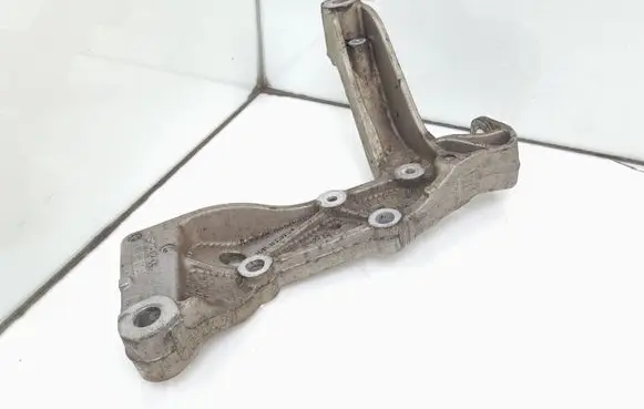 Volkswagen Golf V Front lower control arm/wishbone 1K0199295E