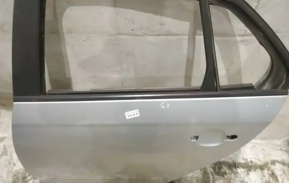 Volkswagen Jetta V Rear door glass trim molding 