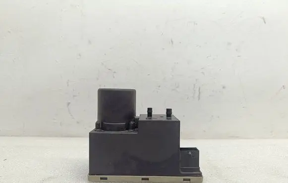 Audi A3 S3 8L Central locking vacuum pump 8L0862257L