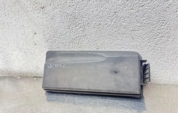 Opel Vectra C Fuse box cover 24438039