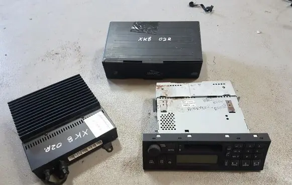 Jaguar XK8 - XKR Radio/CD/DVD/GPS head unit LJD4100AB 020099