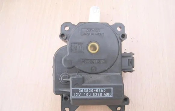 Toyota Land Cruiser (J120) Air flap motor/actuator 0638000660