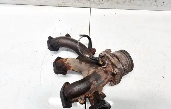 Dodge Grand Caravan Exhaust manifold 04781039AA