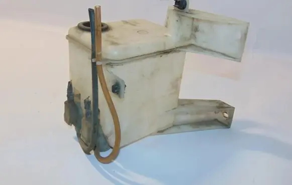 Suzuki Swift I Windshield washer fluid reservoir/tank 3845062JA1