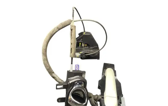 Nissan Qashqai Front door lock