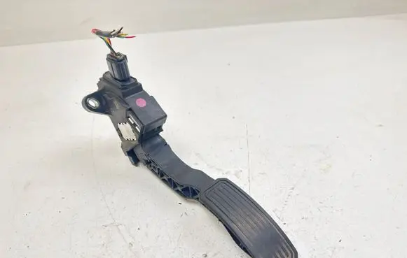 Toyota Avensis T270 Accelerator throttle pedal 7811002021 10283A 00830231875