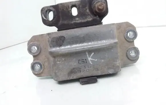 Volkswagen PASSAT B6 Engine mount bracket 3C0199555P