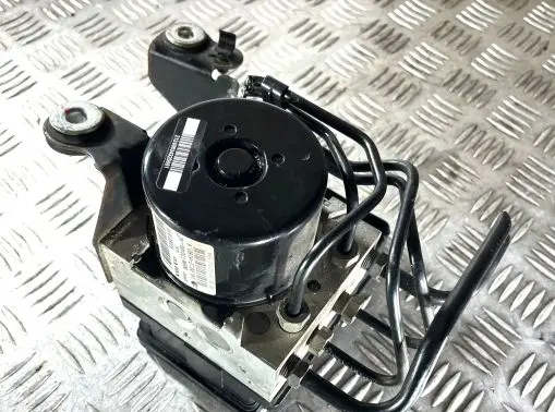 Volvo V70 ABS Pump P30681619