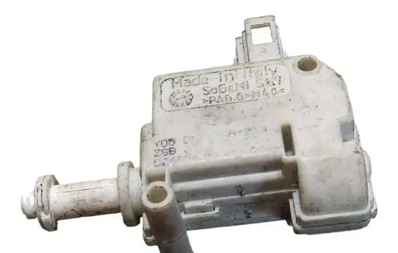 Volkswagen PASSAT B6 Central locking motor 3C0810773