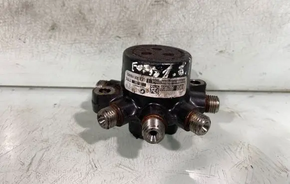 Ford Focus Fuel main line pipe 4m5q9d280db