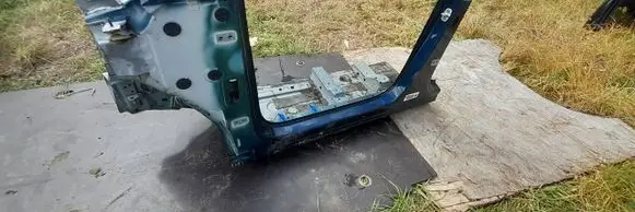 Peugeot 5008 II Front sill (body part) 
