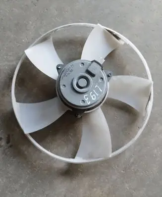 Toyota RAV 4 (XA40) Electric radiator cooling fan 1636328170