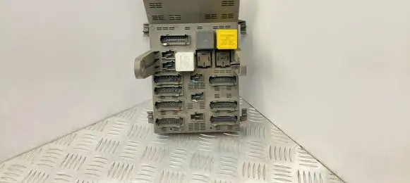 Renault Laguna I Fuse module 7700427845