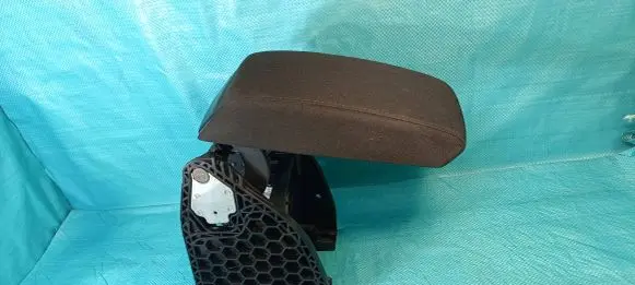 Skoda Octavia Mk2 (1Z) Armrest 1Z0864207C 0908101712