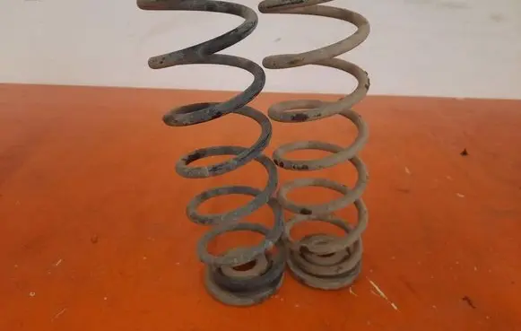 Volkswagen Golf V Rear coil spring