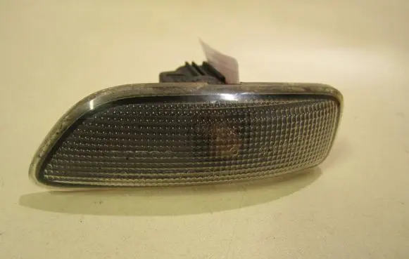Volvo V70 Front fender indicator light 8658945