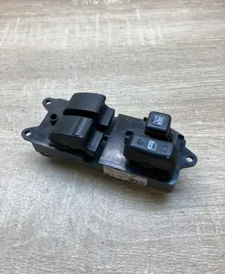 Toyota Avensis T250 Electric window control switch 8482005110 54356025A