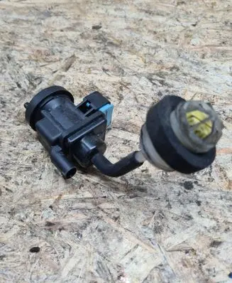 Mercedes-Benz CLK A209 C209 Vacuum valve 639903 3715D37