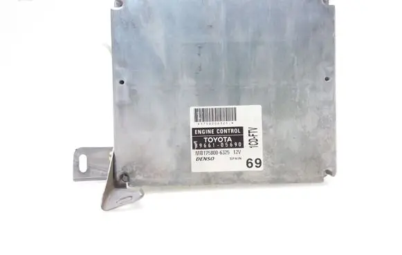 Toyota Avensis T250 Engine control unit/module 8966105690