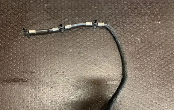 Volkswagen Touareg I Fuel return line/hose 77998691