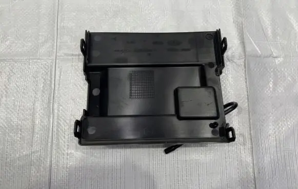 Land Rover Range Rover Evoque L551 Battery box tray cover/lid K8D210757A