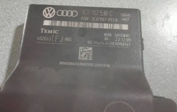 Volkswagen Golf V Gateway control module 3C0907530C 3C0907951A 402063