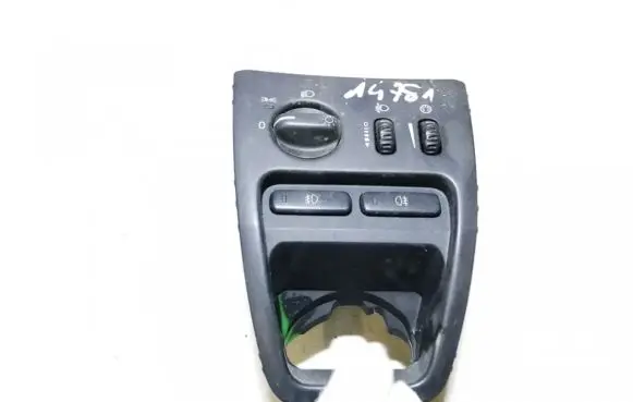 Volvo XC90 Light switch 8685452 04w37e01