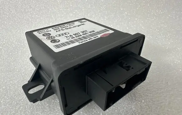 Volkswagen Touareg I Light module LCM 7L6907357