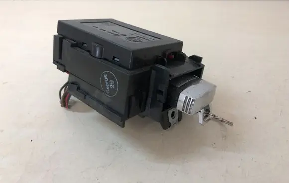 Volkswagen PASSAT B6 Ignition lock 3C0905843