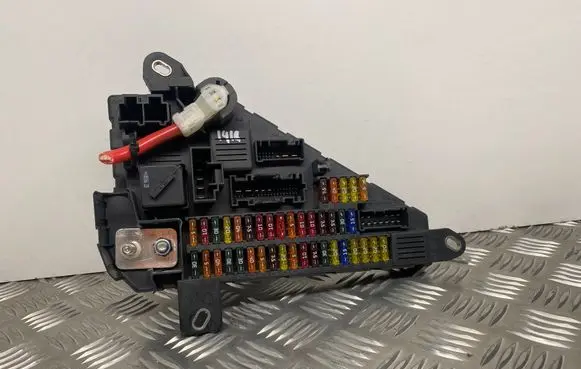 BMW 5 E60 E61 Fuse module 9138830 6906619