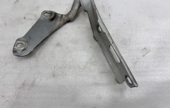 Audi RS3 Engine bonnet/hood hinges 8V0823302