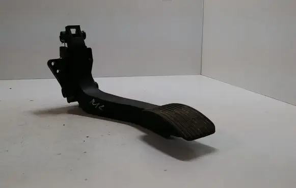 Mercedes-Benz ML W163 Accelerator throttle pedal A1633000804