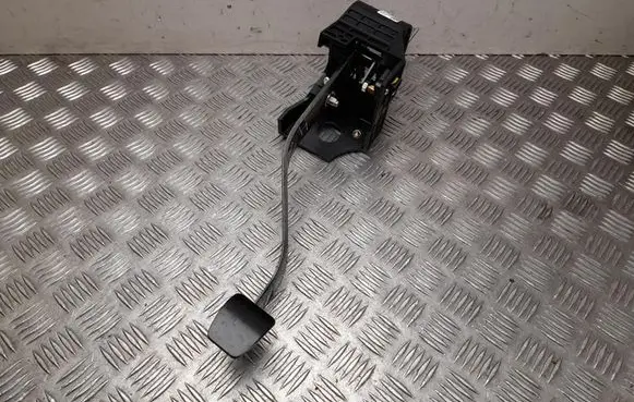SsangYong Tivoli Clutch pedal 3040035500