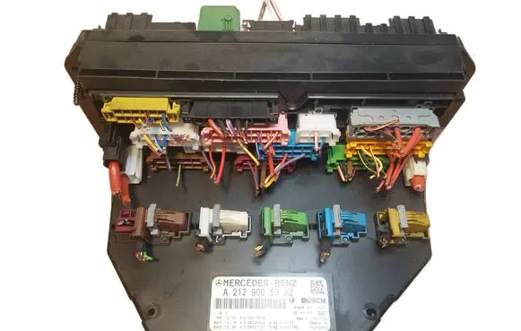 Mercedes-Benz SLK R172 Central body control module A2129005922 A2129025504 A2129015304