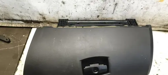 BMW 5 E60 E61 Glove box lid/cover 7063460