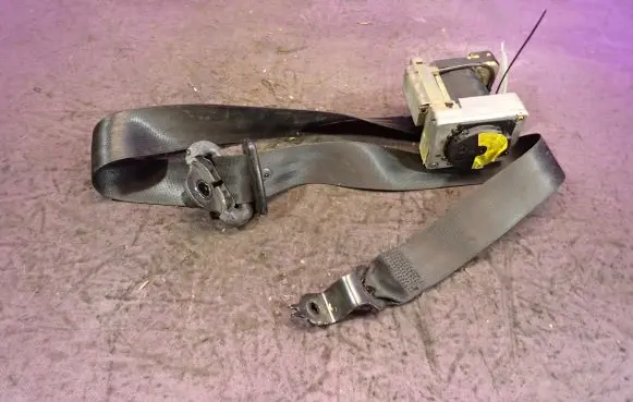Skoda Fabia Mk1 (6Y) Front seatbelt 6Y0857702A