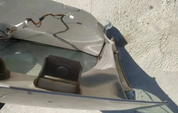 Suzuki SX4 Tailgate/trunk/boot hinge