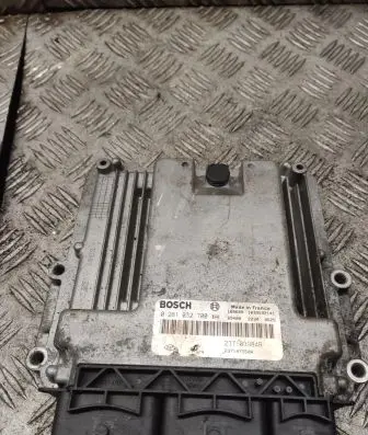 Opel Vivaro Engine control unit/module 0281032700