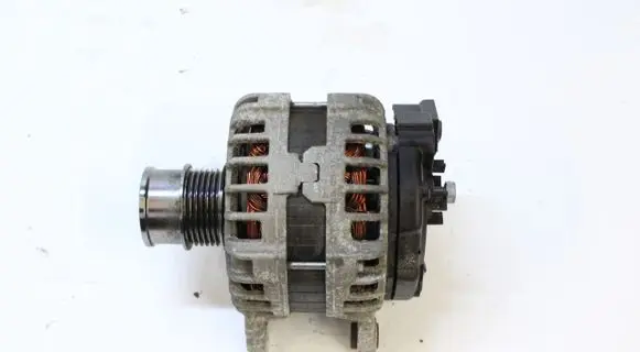 Volkswagen Golf VII Generator/alternator 04E903024S