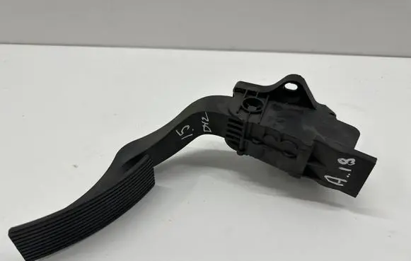 Mercedes-Benz A W176 Accelerator throttle pedal A2463001904