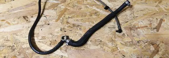 Mercedes-Benz E W211 Fuel return line/hose 6460700832 A6460700832