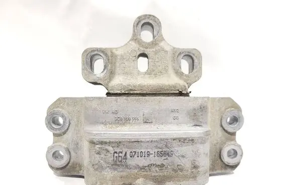 Volkswagen PASSAT B6 Engine mount bracket 3c0199555