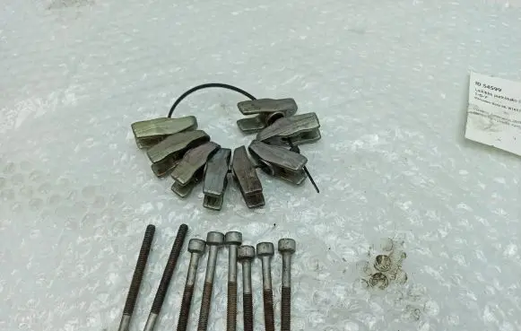 Mercedes-Benz ML W163 Fuel Injector clamp holder