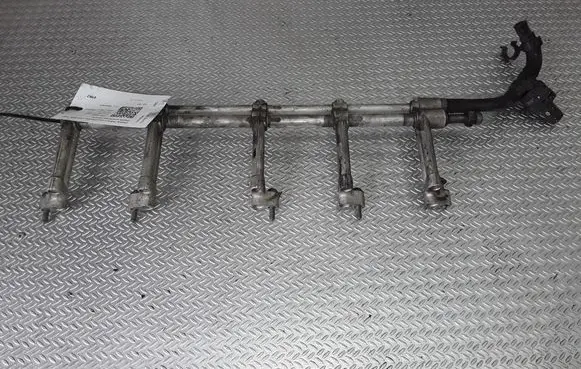 Volkswagen Touareg I Fuel injector supply line/pipe 07Z133317